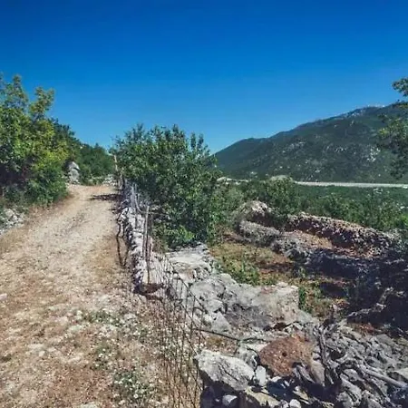 Robinson Haus Ivan No Electricity Chalet